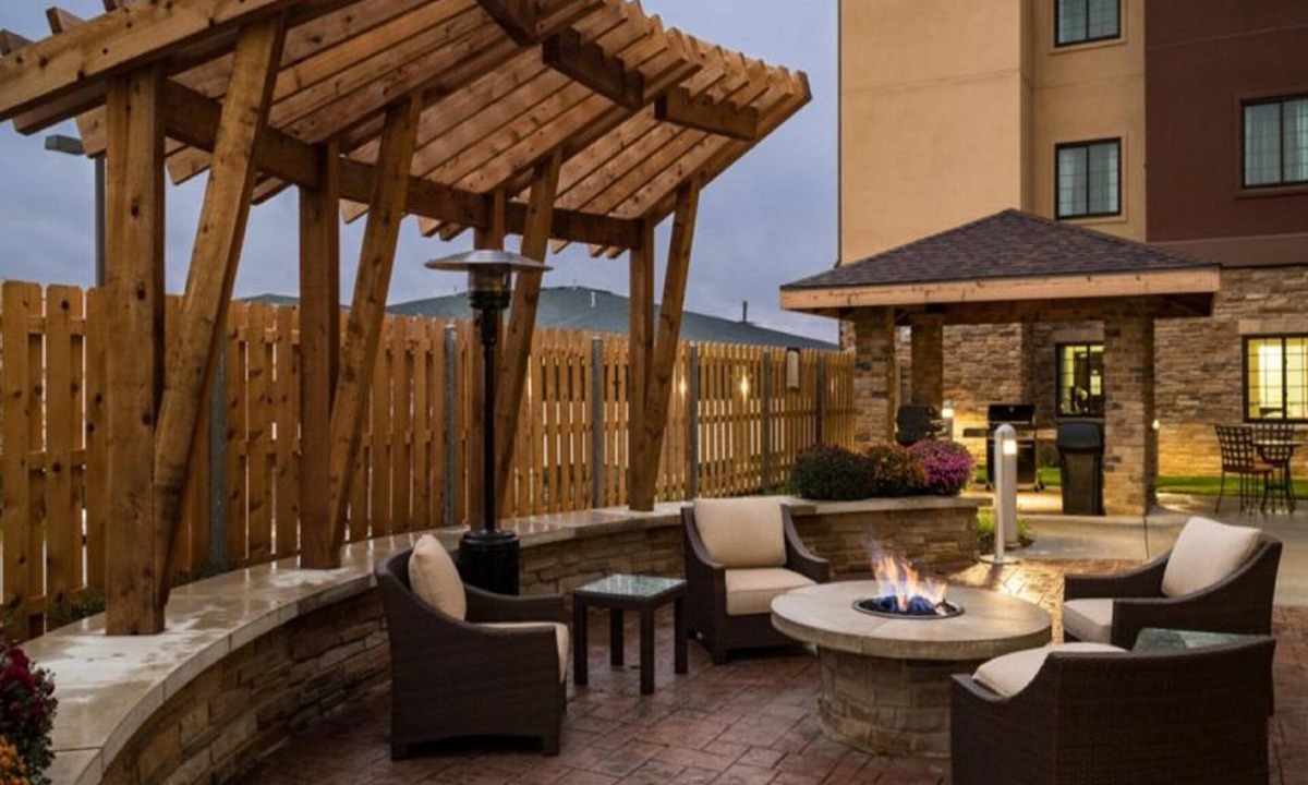 Wichita Falls Apartment | King Suite w/Fitness Center | Business Travelers