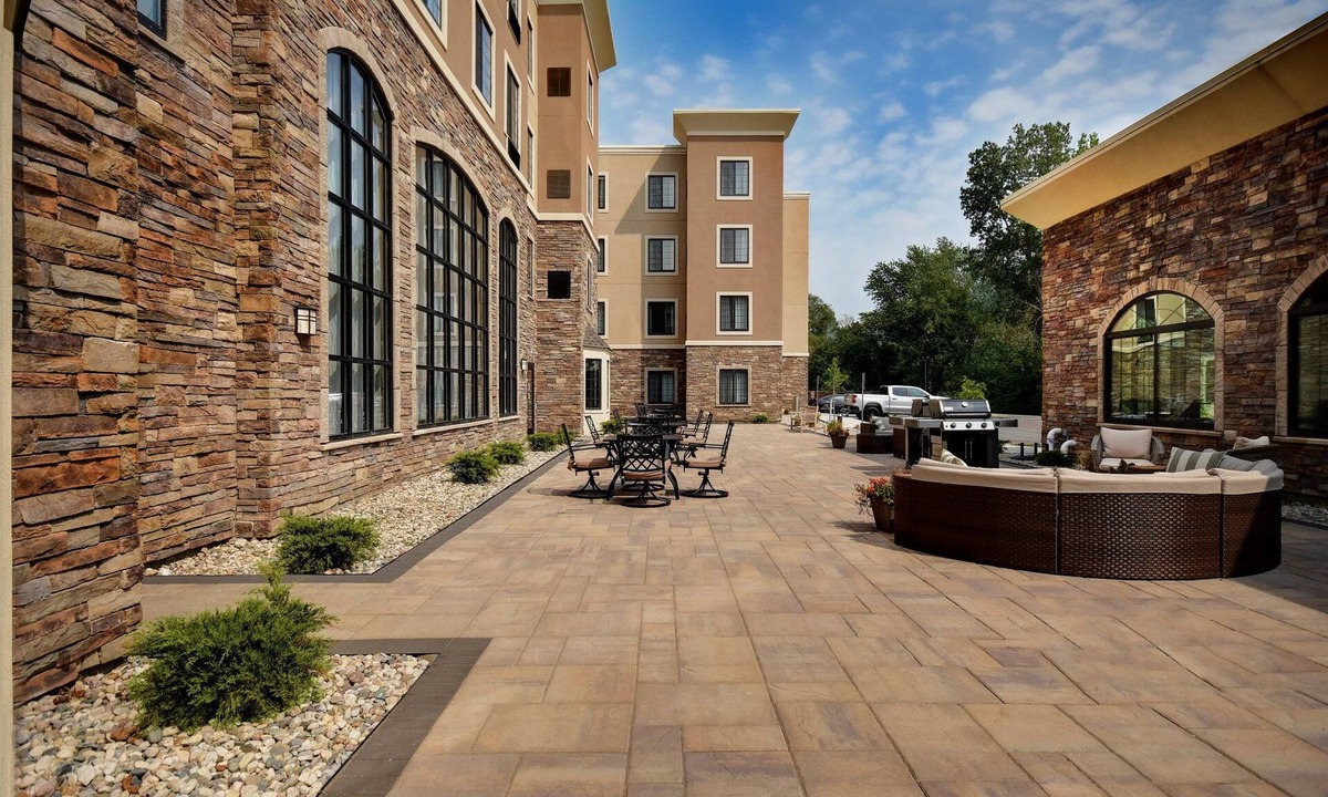 Holland Apartment | King Suite w/Pool & Breakfast | Near Downtown