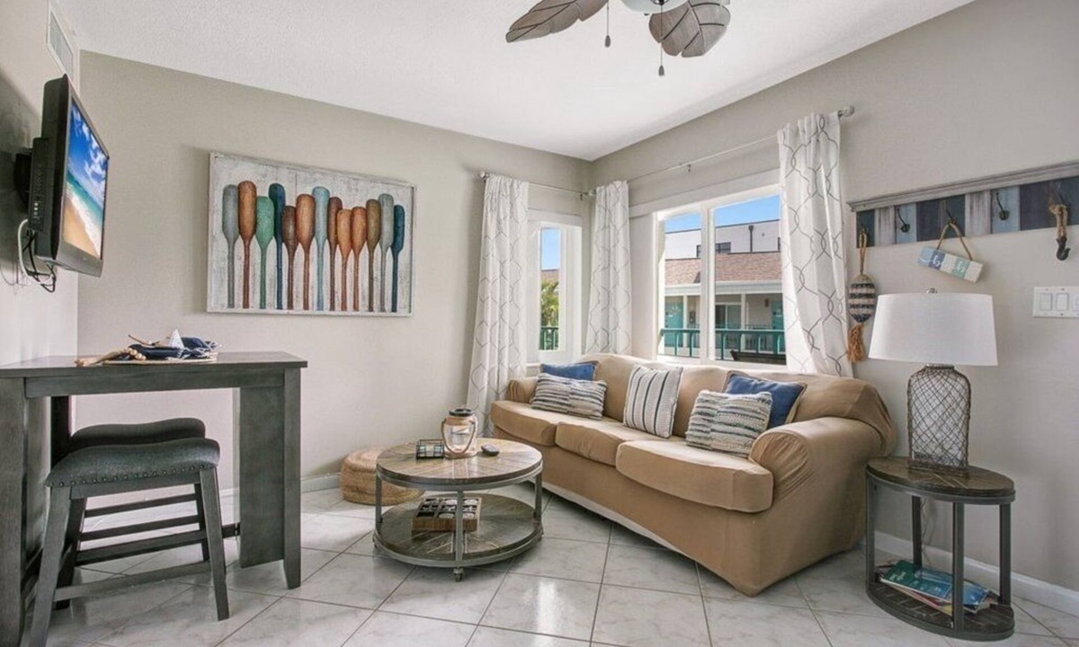 Bay Esplanade Condo | King Suite with bath