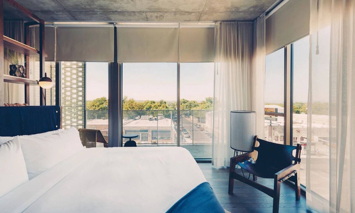 Travis Heights Hotel | King Suite with Soaking Tub & Balcony in Austin