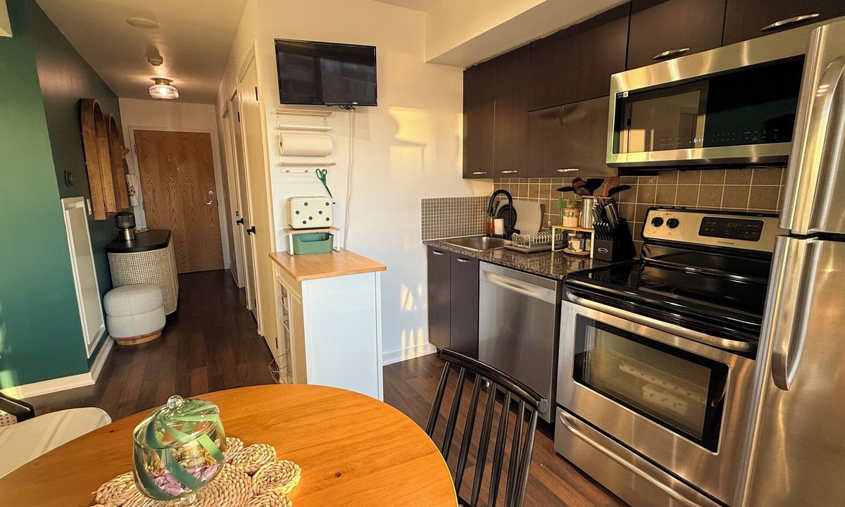 King West Village Condo | King West Sunset Apartment