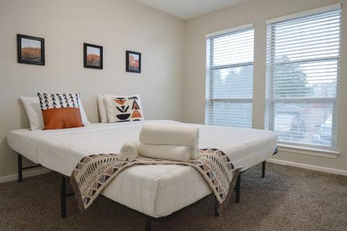 Sherman Apartment | KINGbed A plus location A plus for workers LongStayDiscount