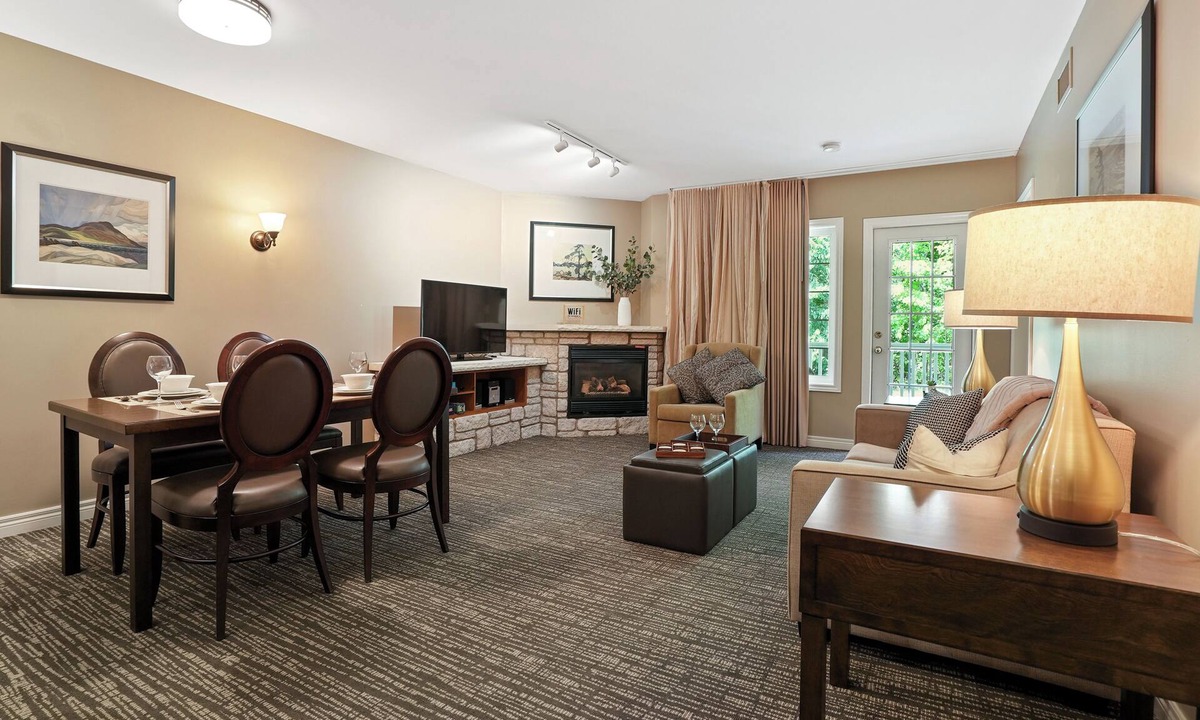 Oro-Medonte Condo | KingBed+Kitchen+JacuzziTub+Pool+HotTub+Sauna