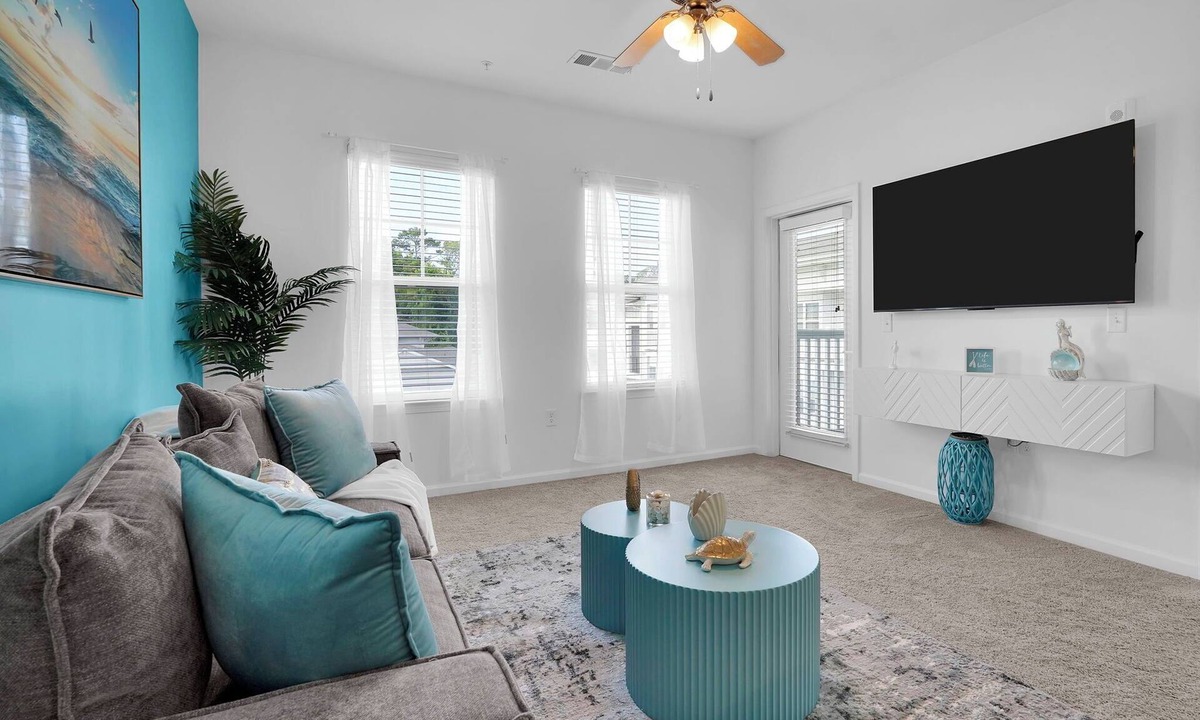 Orange Park Apartment | KingBed Luxe SaltPool Gym Work Friendly FastWifI