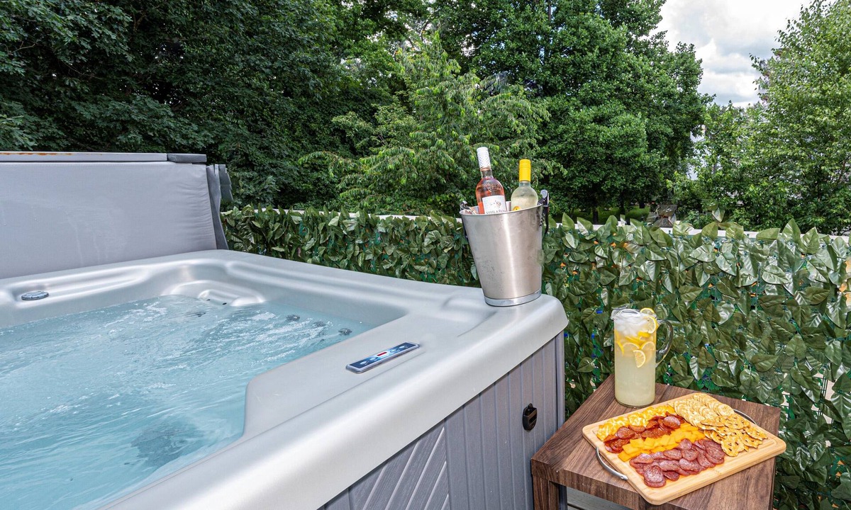Kernersville House | KingBed PetFriendly Washer Dryer Sleep16