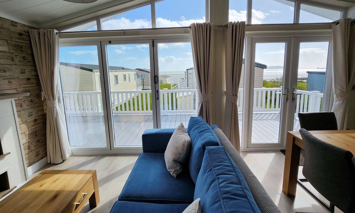 Holworth Ski Chalet | Kingfisher - Creek Caravan Park Ringstead