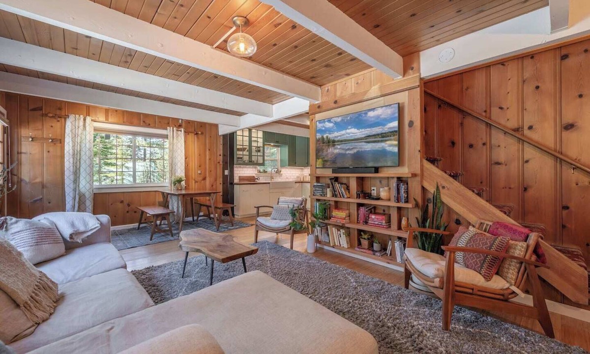 Kings Beach Cabin | Kings Beach Cottage - EV Charger, Cedar Hot Tub
