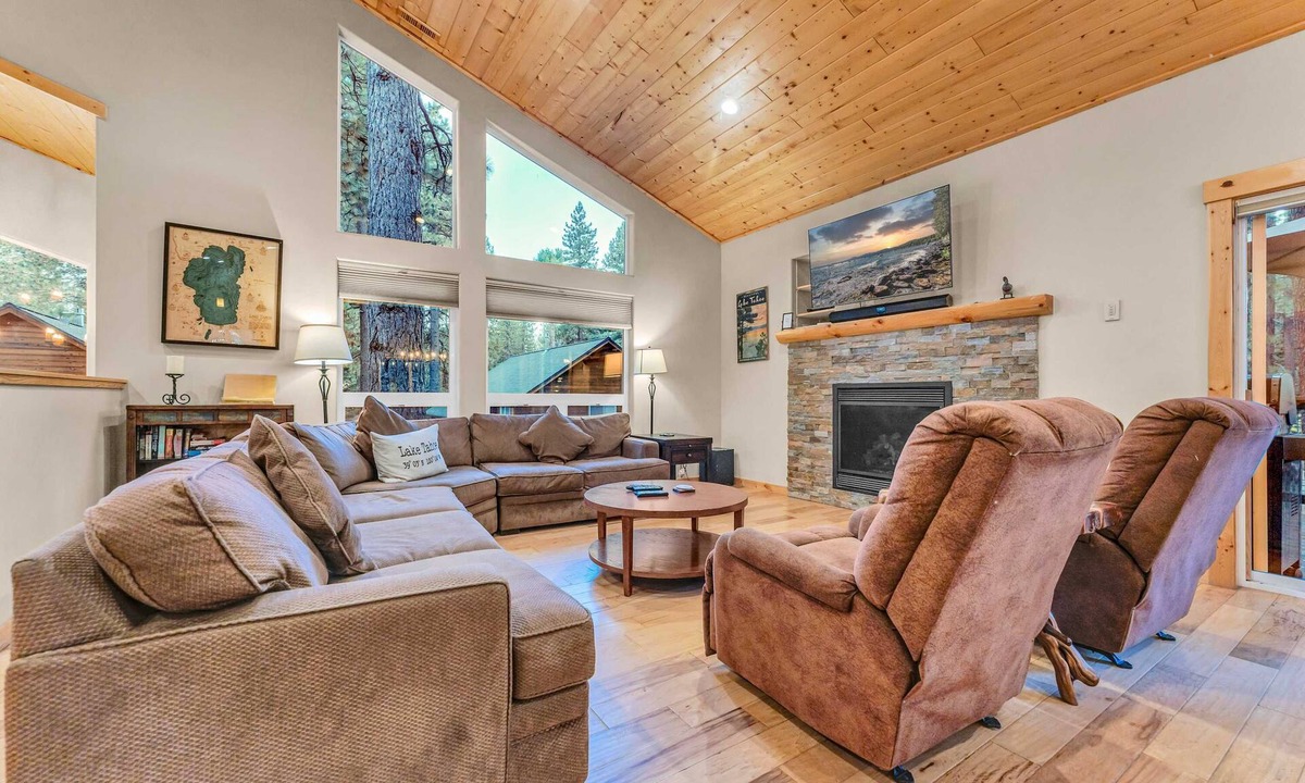 Kings Beach House | Kings Beach Retreat: Hot Tub, Walk to Beach