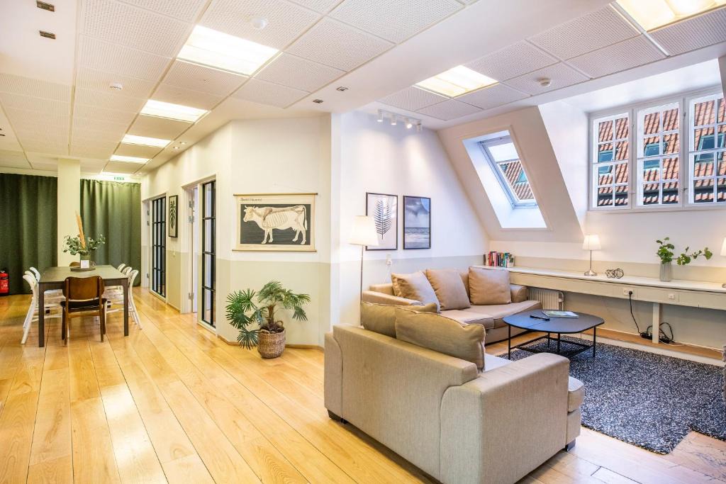 Copenhagen City Centre Apartment | Kings Garden Penthouse - 4BR & 2Bath - by Daniel&Jacob's