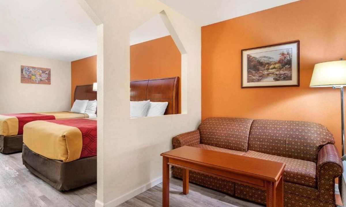 LaFayette Hotel | Kings Inn