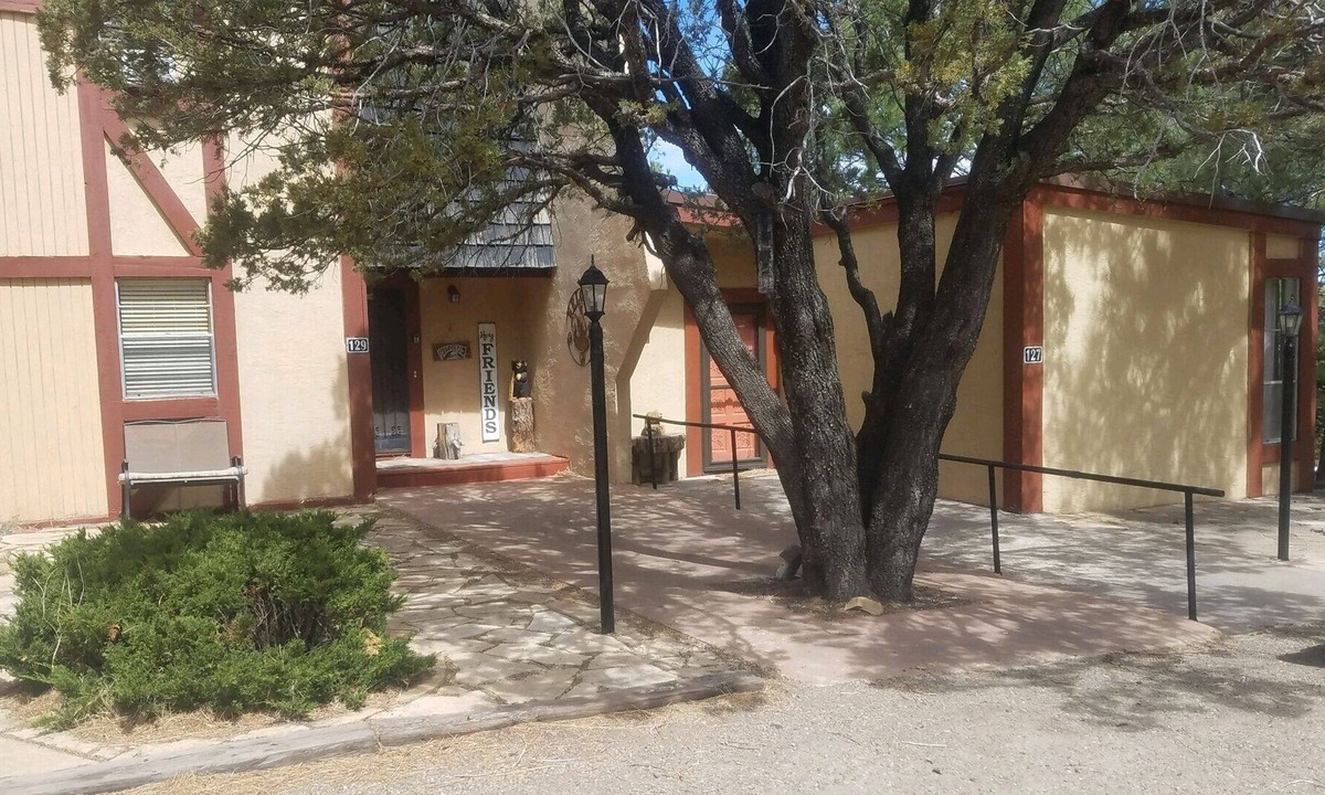 Alto House | Kings Kondo - Three Bedroom Two Bathroom Condo