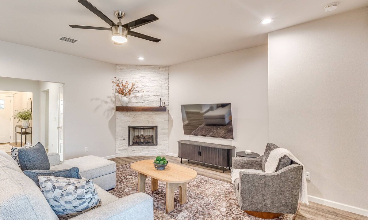Broken Arrow House | Kingsport Modern Oasis