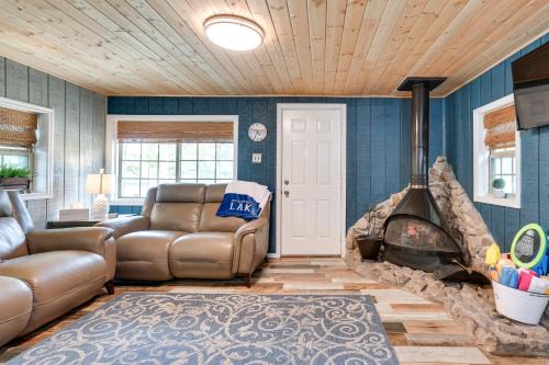Kingston House | Kingston Cabin Rental: Walk to Lake Texoma Beaches