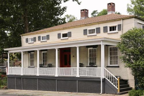 Connelly Bed & Breakfast | KIngston Carriage House