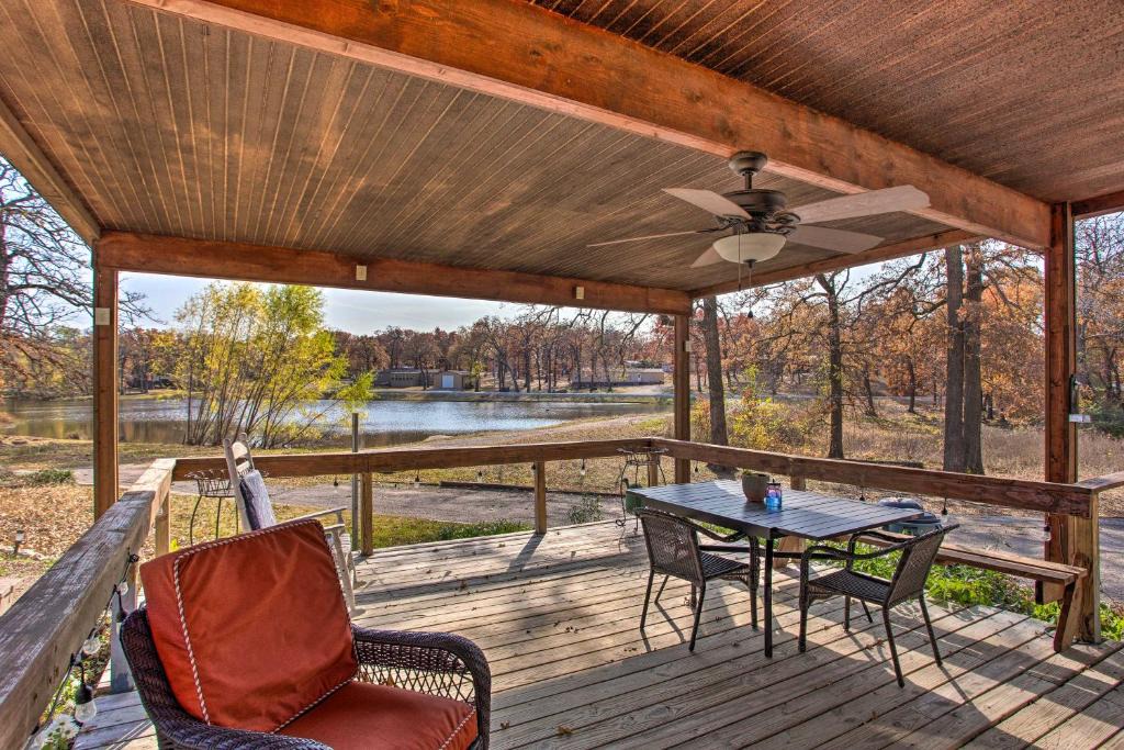 Kingston House | Kingston Getaway < 2 Mi to Lake Texoma!