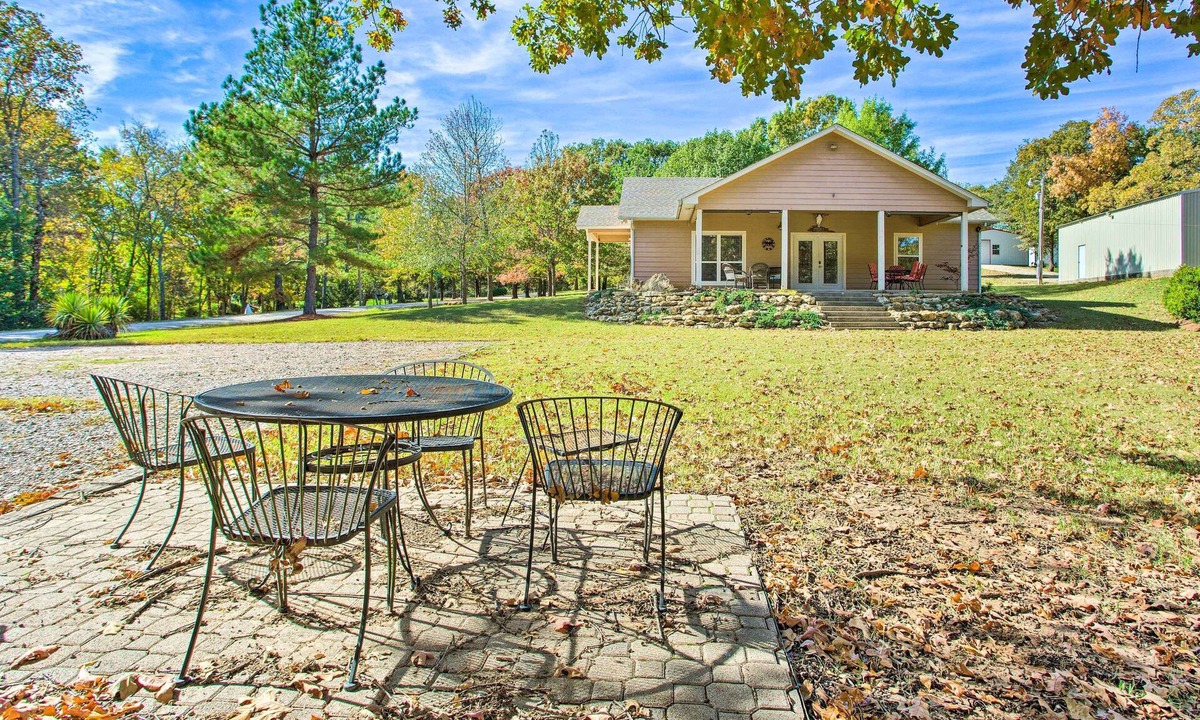 Kingston House | Kingston Home w/Patio < 4 Mi to Lake Texoma!
