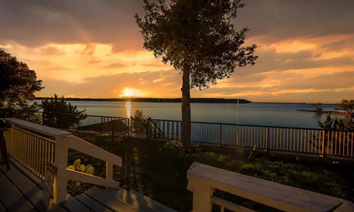 Amherstview Cottage | Kingston Lakehouse
