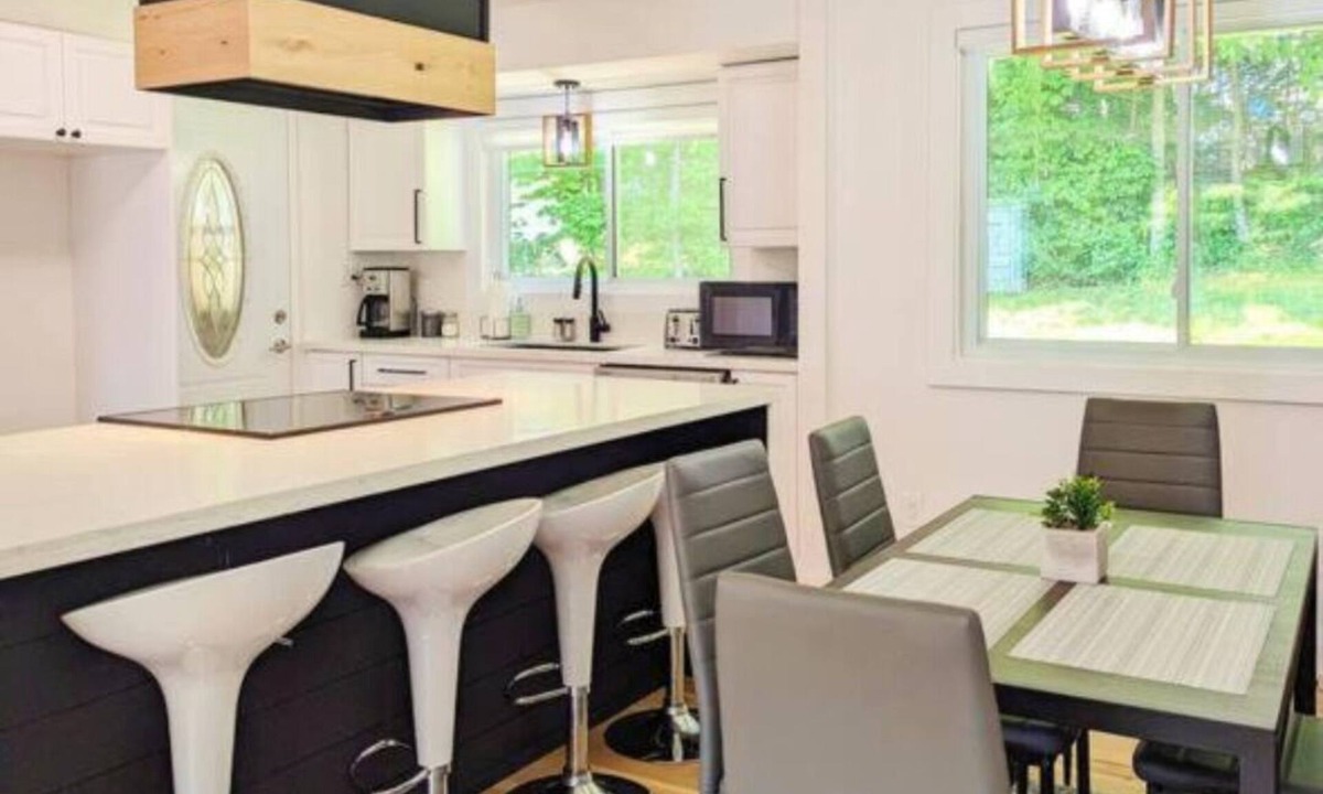 Bayridge West House | Kingston Lodge: Comfy & Cozy w/Natural Scenery