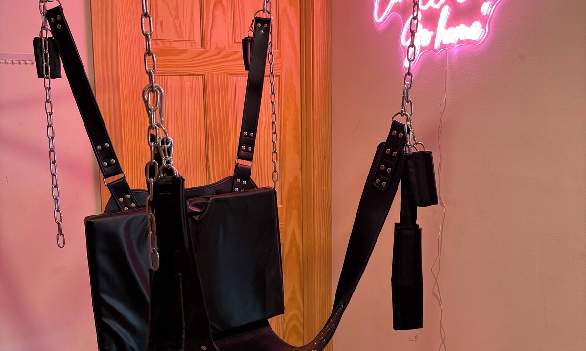 Chestnut Hill Apartment | Kinky ADULTS ONLY studio in vibrant Nashville