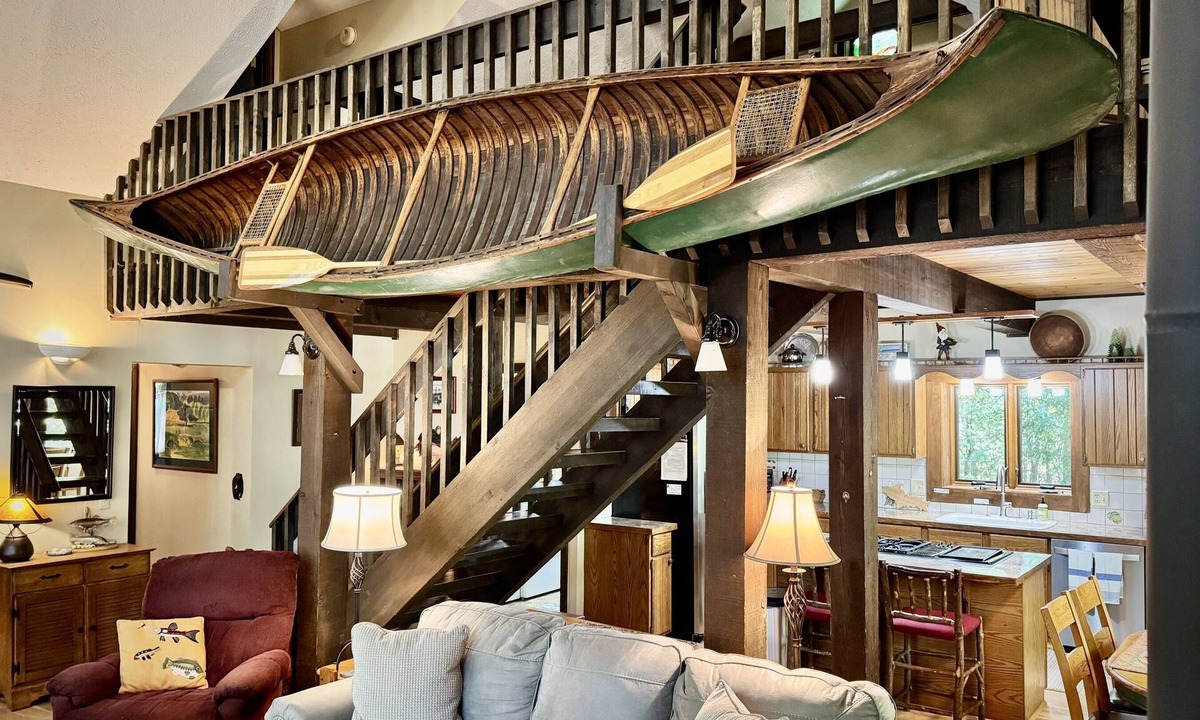 Glen Arbor House | Kinnikinnick Pet Friendly downtown Glen Arbor!