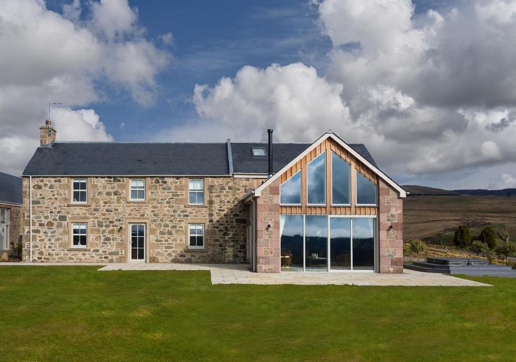 Murthly House | Kipney Farmhouse with hot tub