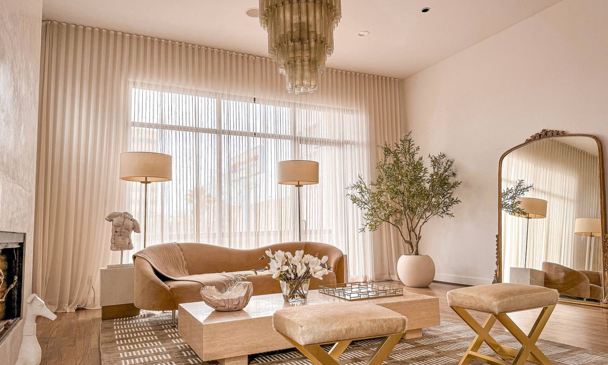 South Central Houston House | Kirby Haus · Modern Luxury · West U· RiceVillage · sleeps16 ·3900sqft ⭐️⭐️⭐️⭐️⭐️