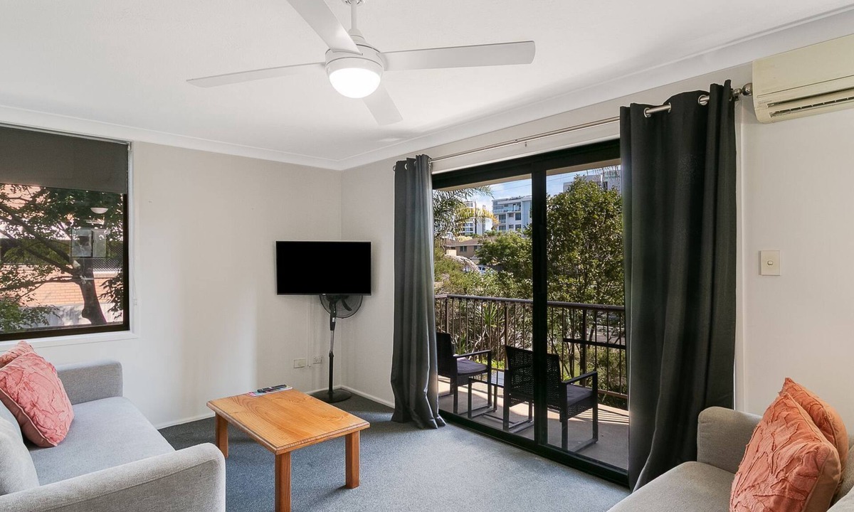 Coolangatta Apartment | Kirra Belle 2 - Central Kirra - Pet Friendly!