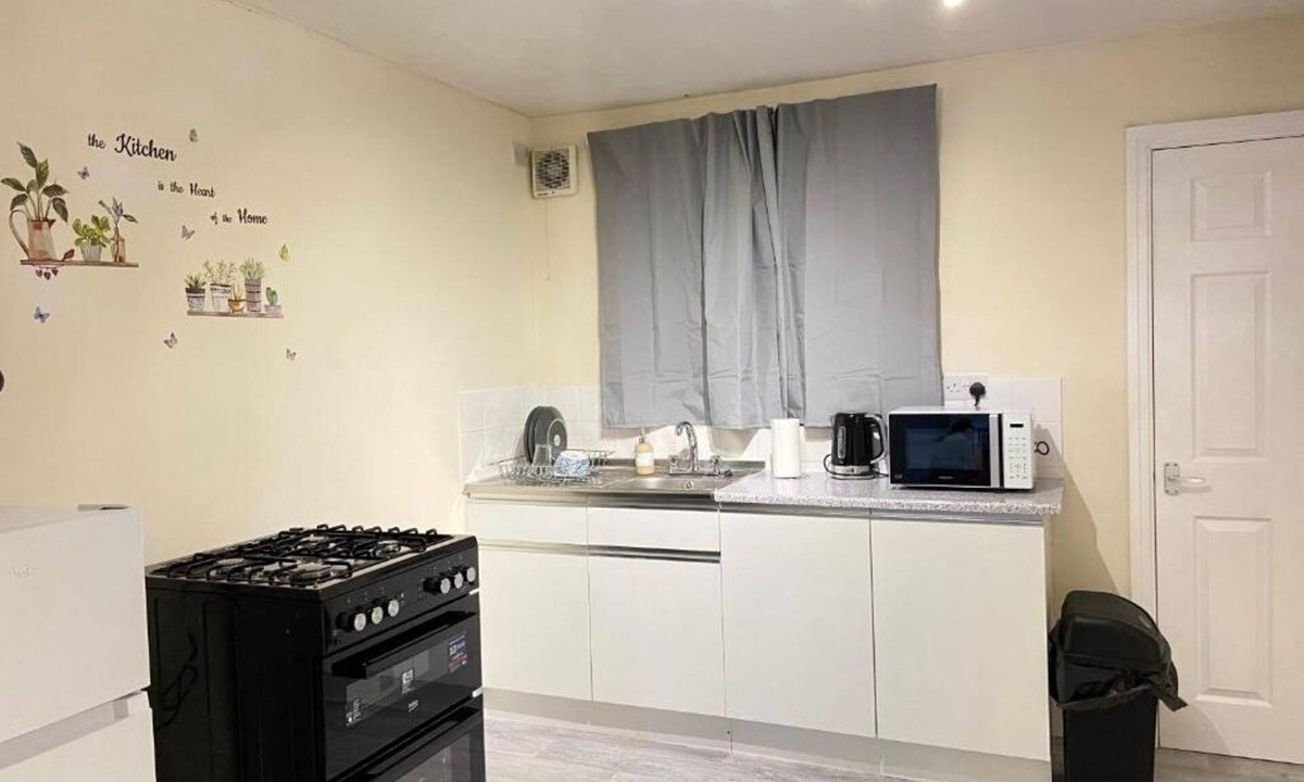 Hull House | Kisobi Home Bedroom 1