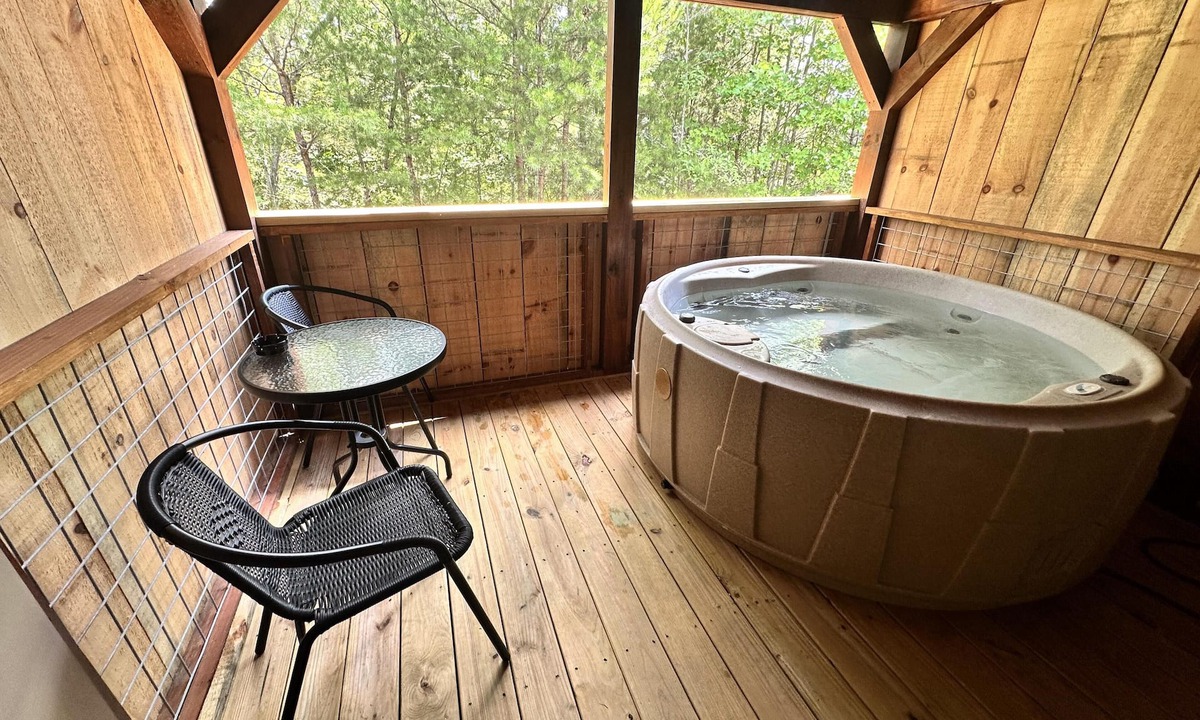 Union Mills Cabin | Kiss N' Tell - Hot Tub, Fire, Hike
