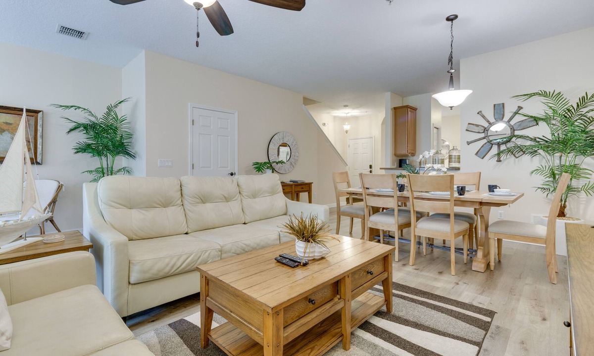 West Kissimmee House | Kissimmee Retreat w/Pool Access < 4 Mi to Disney!