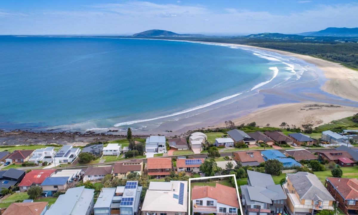 Gerroa House | Kitesurfer at Gerroa, South Coast