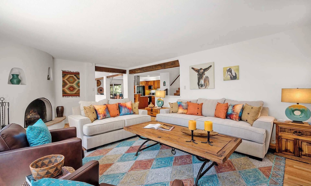 Northeast Santa Fe House | Kiva Fireplaces, Great Views, Walk to the Plaza
