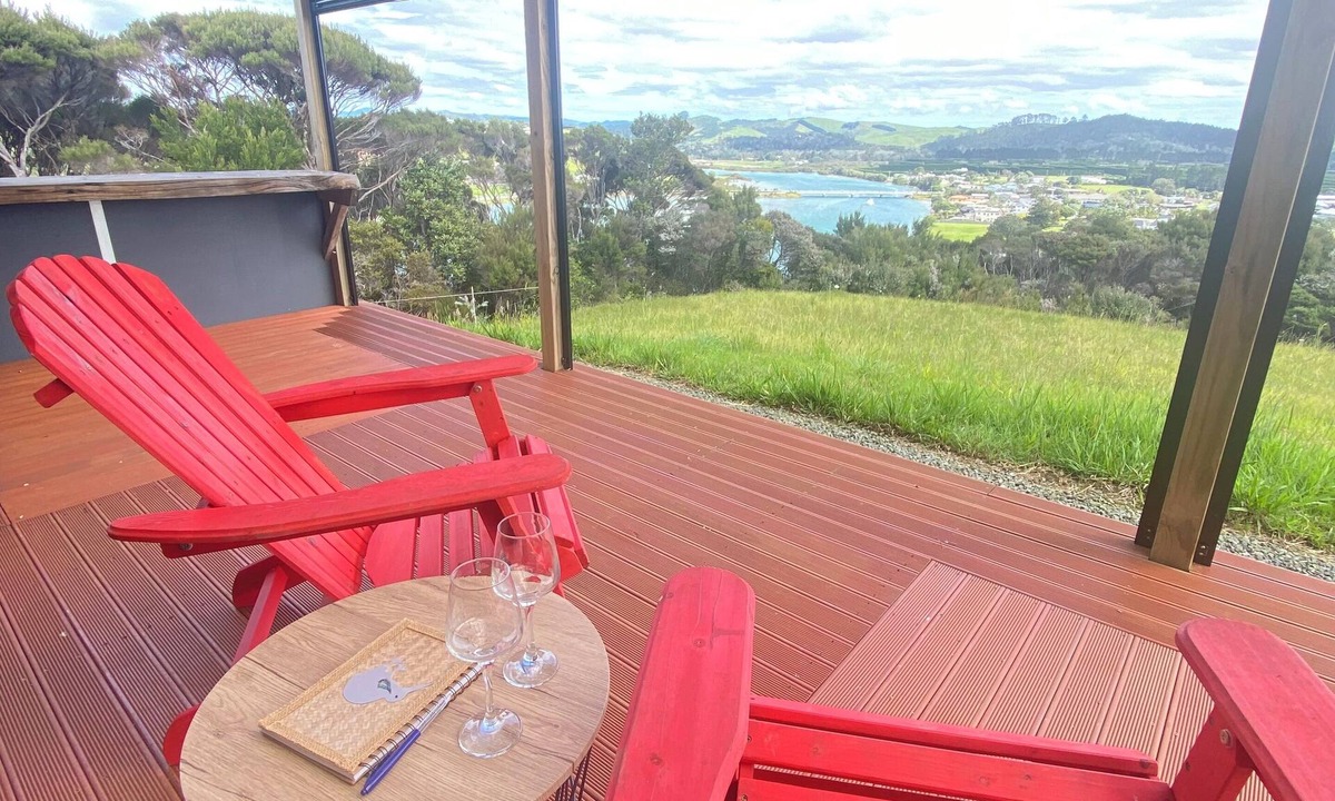 Cable Bay Cabin | Kiwi Scenic Retreat