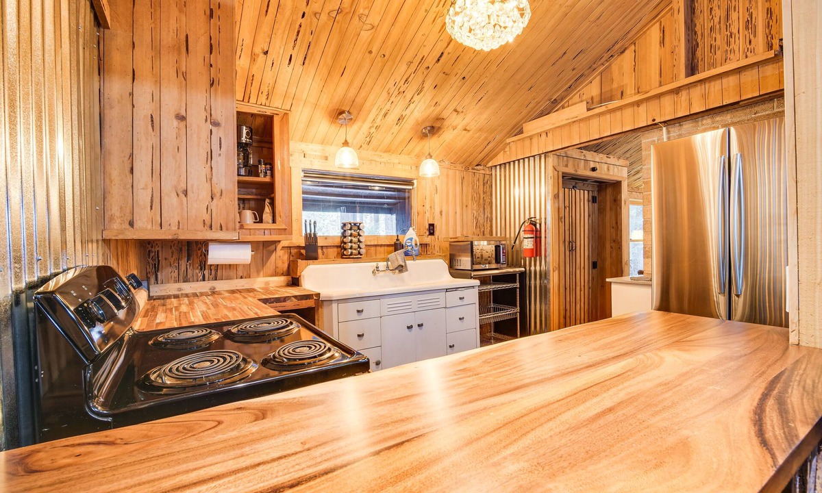 Klamath Falls Cabin | Klamath Falls Cabin w/Private Sauna & Fire Pit!