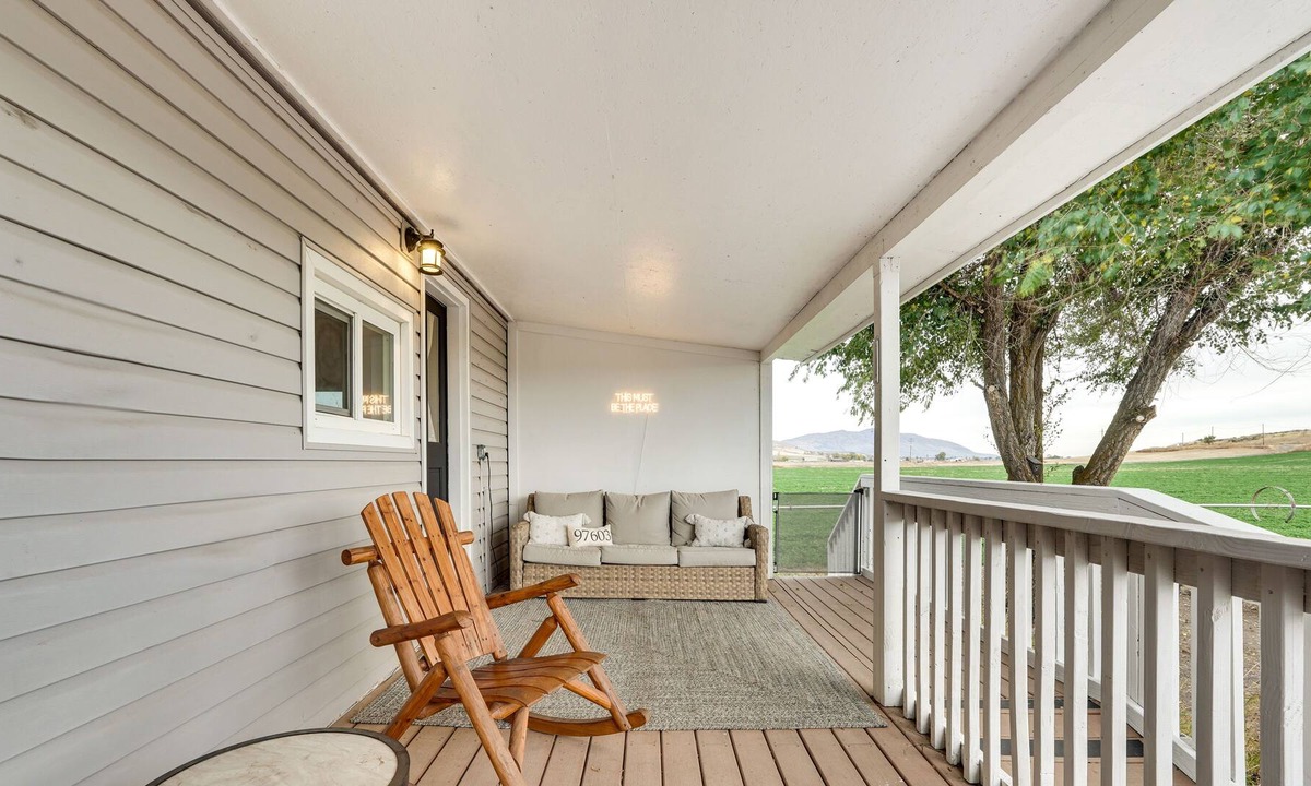 Klamath Falls House | Klamath Falls Home on 189 Acres: Fire Pit & Grill!