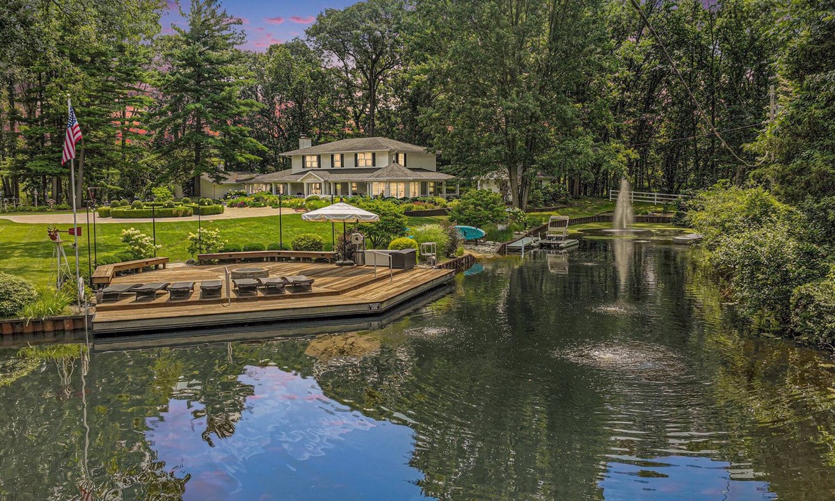 Sturgis House | Klinger Lake Cove - Sleeps 16-24