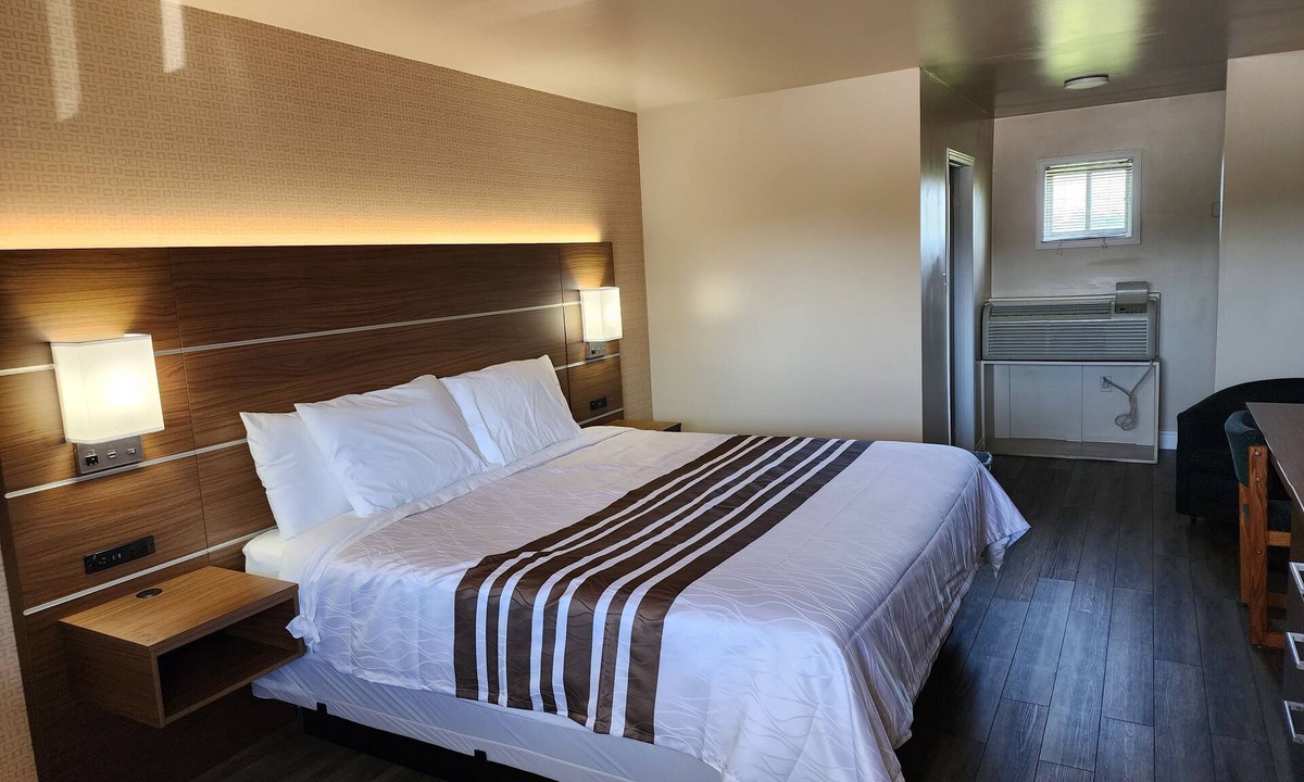 Lindsay Hotel | Knights Inn Lindsay