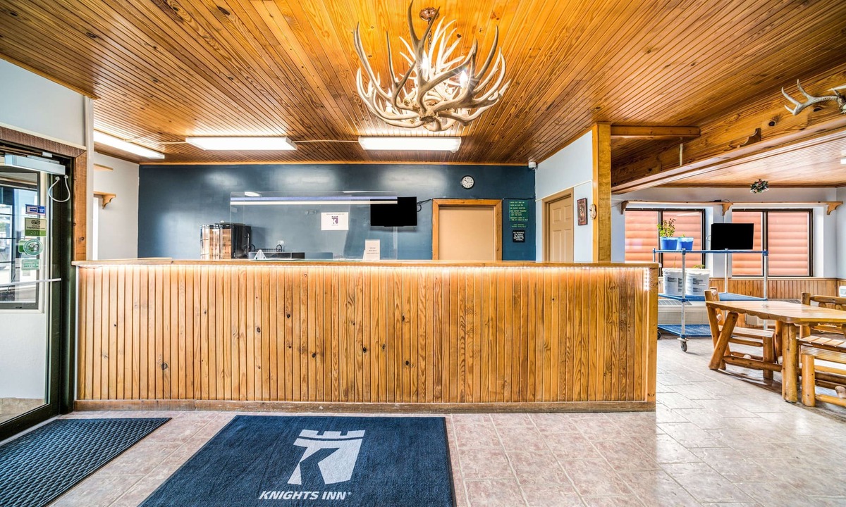 New Florence Hotel | Knights Inn New Florence