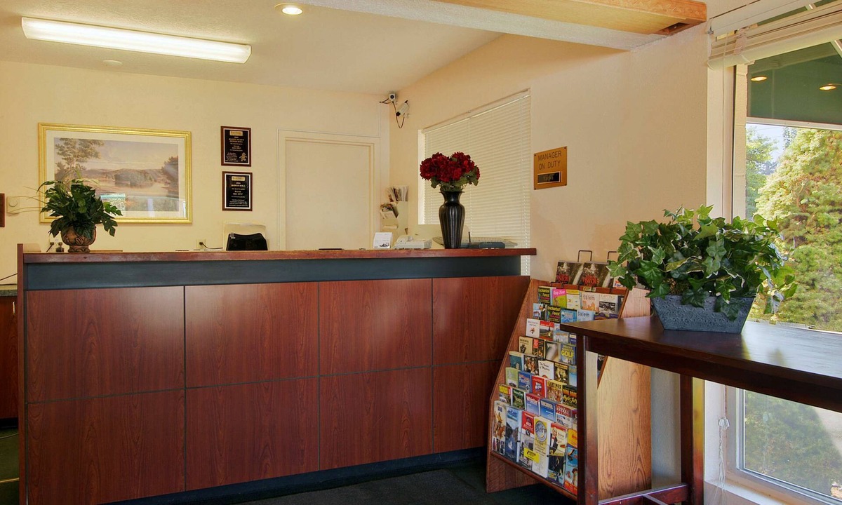 Northeast Neighbors Hotel | Knights Inn Salem, OR