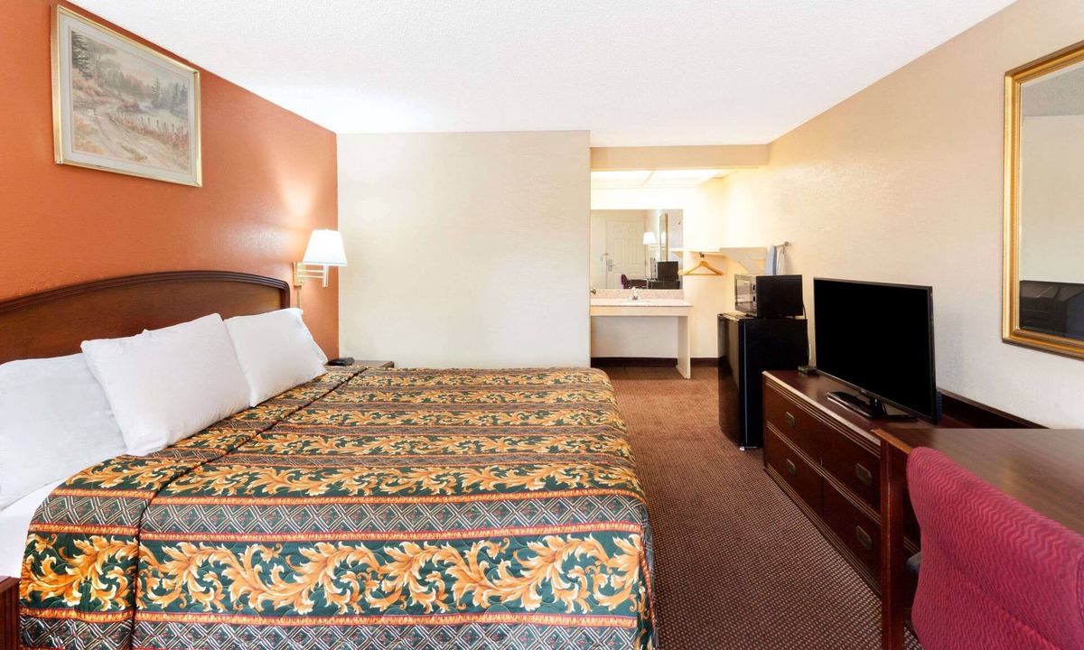 Tucker Hotel | Knights Inn Tucker