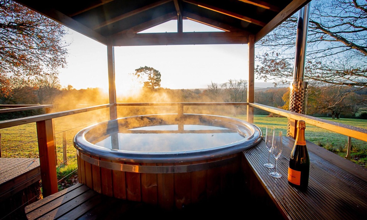 Chiddingstone Hoath Ski Chalet | Knole Luxury Dome