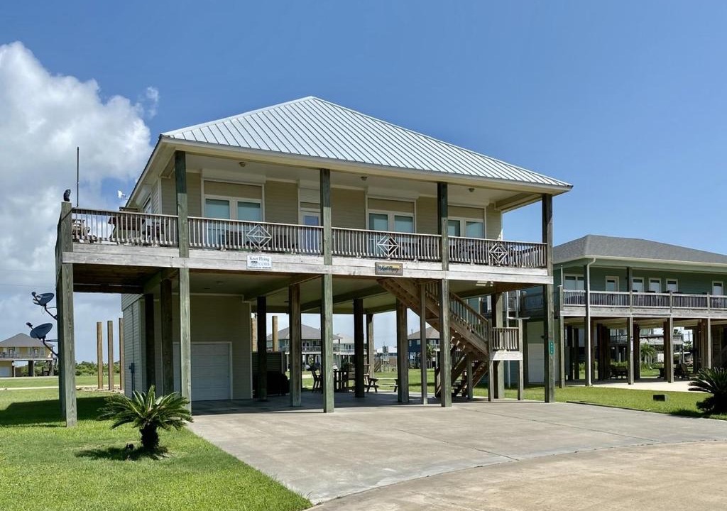 Crystal Beach House | Knot Flying home