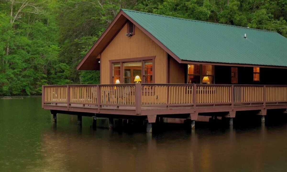 Sautee Nacoochee Cabin | Knott's Landing floating on water cabin