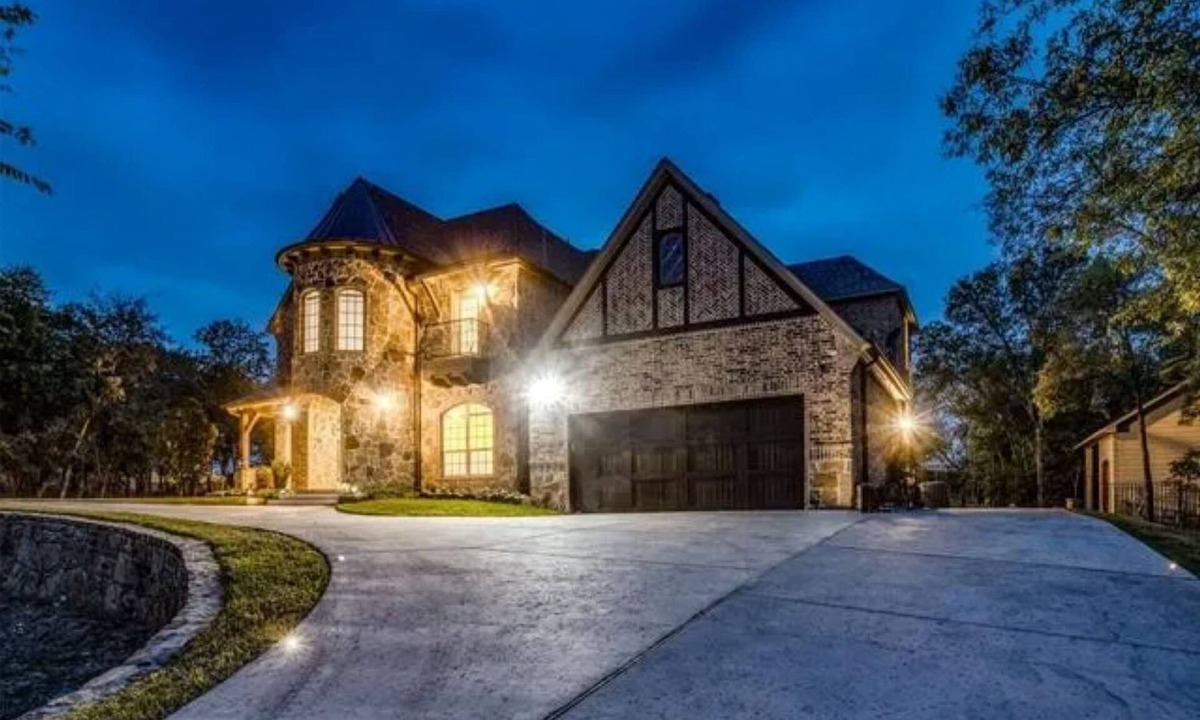 Little Elm House | Knotting Hill Place Luxury 6 BR, 5.5 baths outdoor kitchen and pool!nSleeps 14