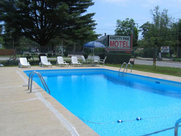 Salisbury Hotel | Knotty Pine Motel