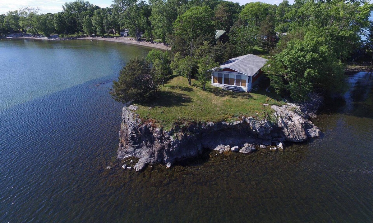 St. Albans Cottage | Koala Escape St Albans - Lake Champlain Bluff Cottage w Sunrise Views