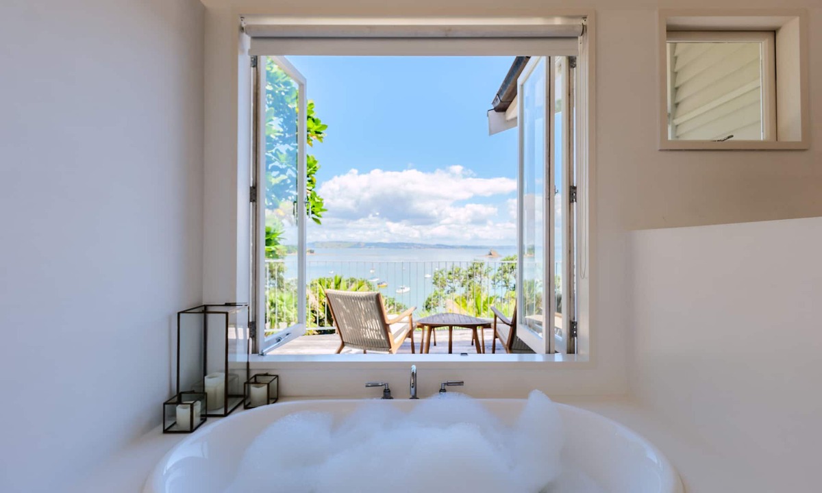 Omiha Villa | Koi Waiheke with private beach access