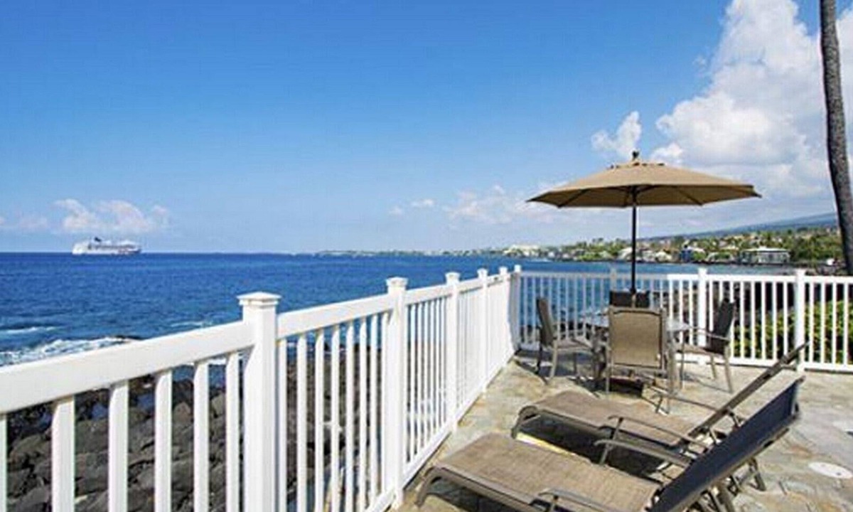 Historic Kailua Village Condo | Kona Shores#130