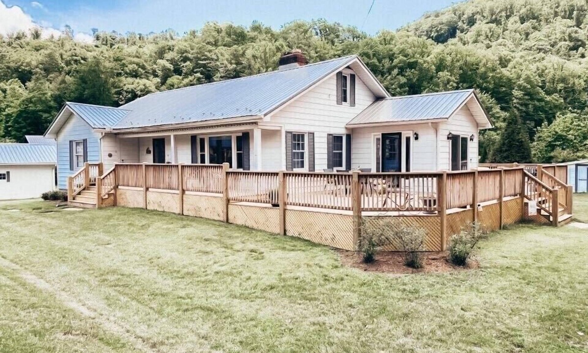 Damascus House | Konnarock Creekside Cabin