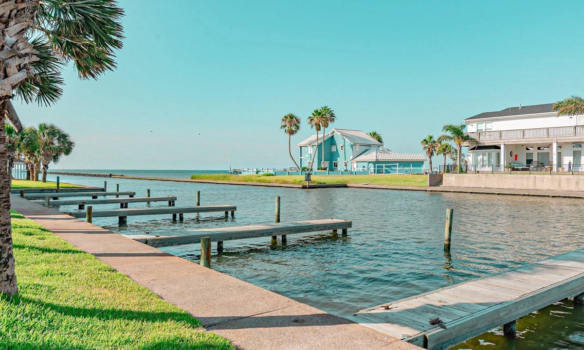Rockport Condo | Kontiki Bayfront by Miss Kitty’s